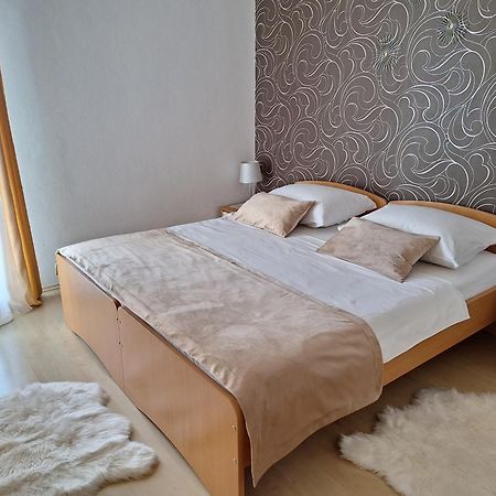Villa Suzy-Apartments Suzana Lovran Exteriér fotografie