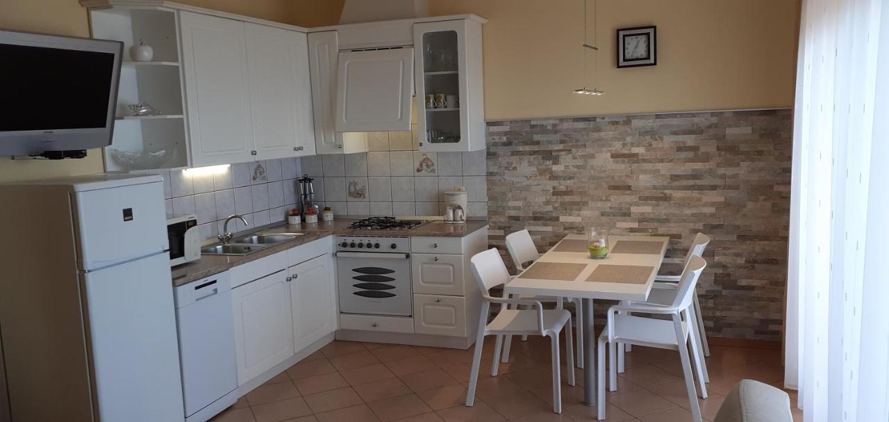 Villa Suzy-Apartments Suzana Lovran Exteriér fotografie