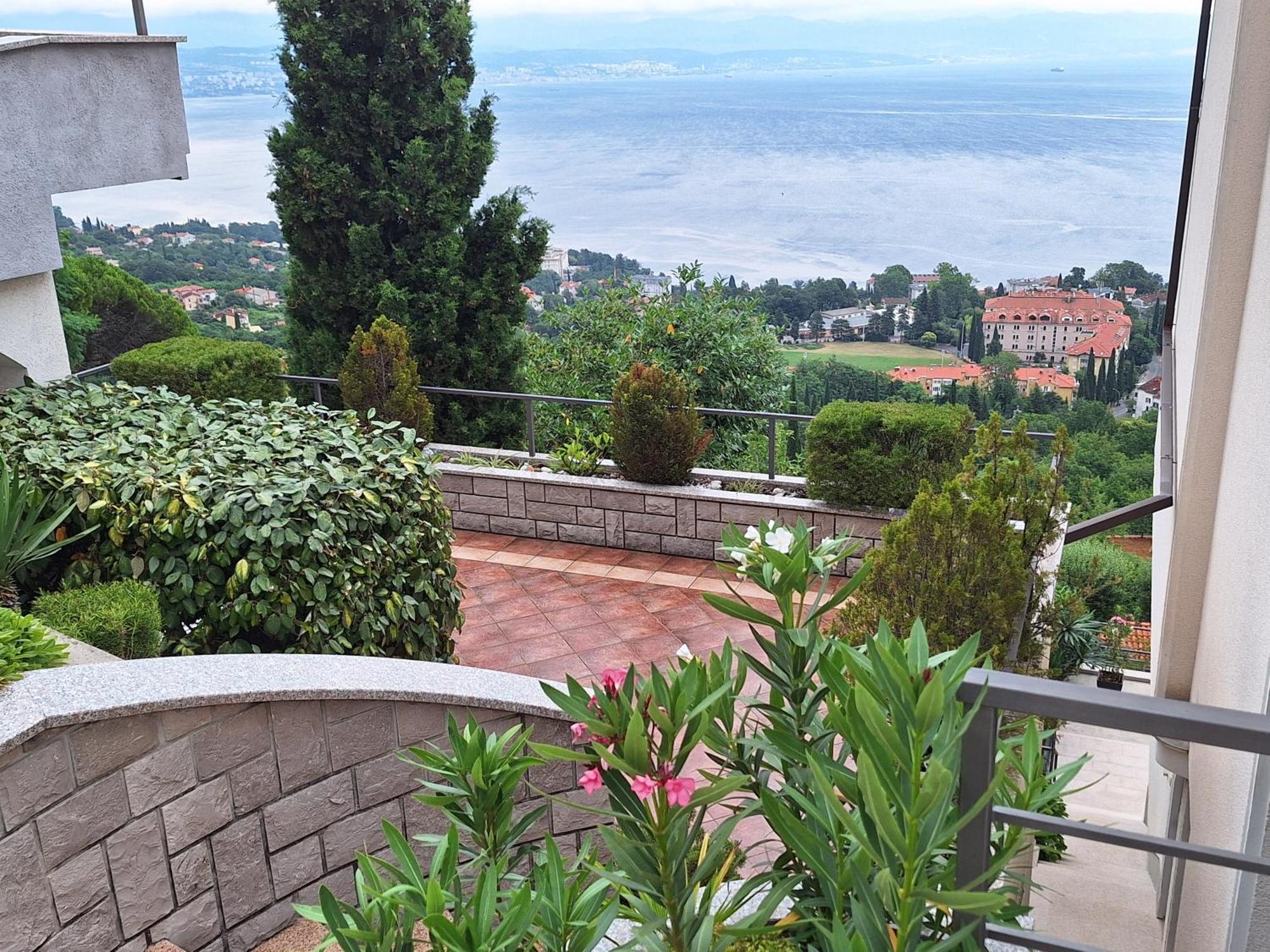 Villa Suzy-Apartments Suzana Lovran Exteriér fotografie