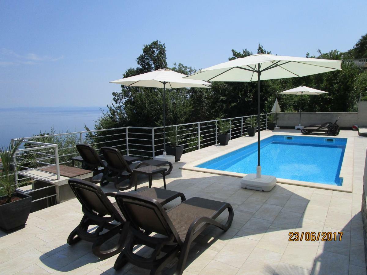 Villa Suzy-Apartments Suzana Lovran Exteriér fotografie