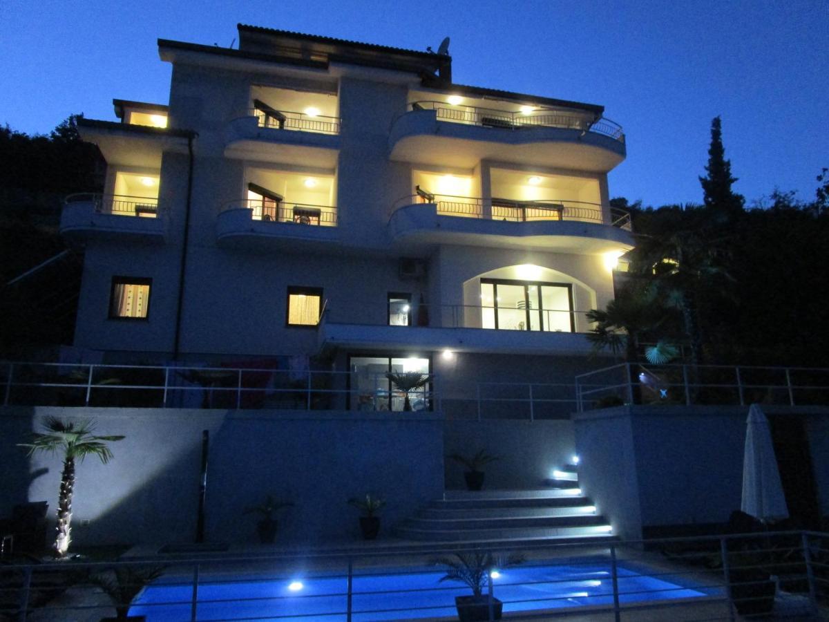 Villa Suzy-Apartments Suzana Lovran Exteriér fotografie